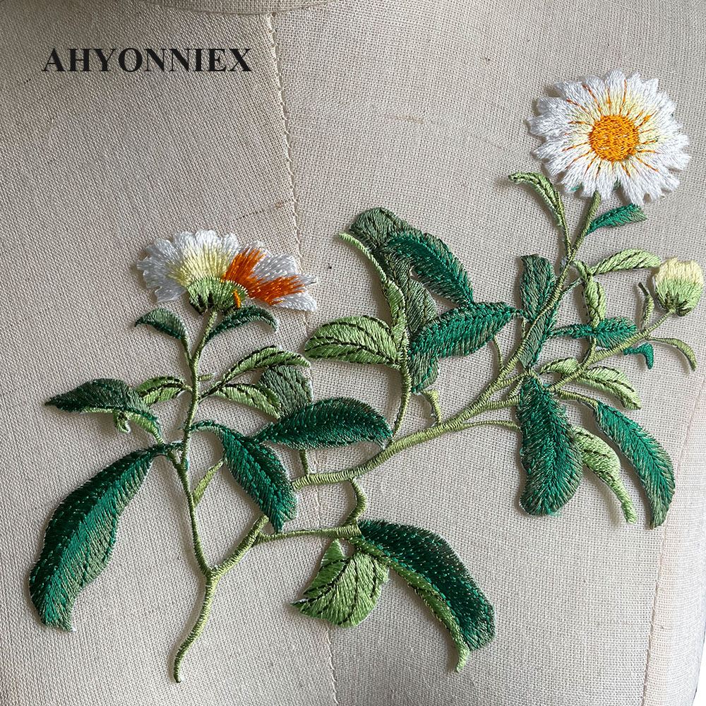 Embroidery Daisy Flower - 1 Piece Iron on Embroidery Patch