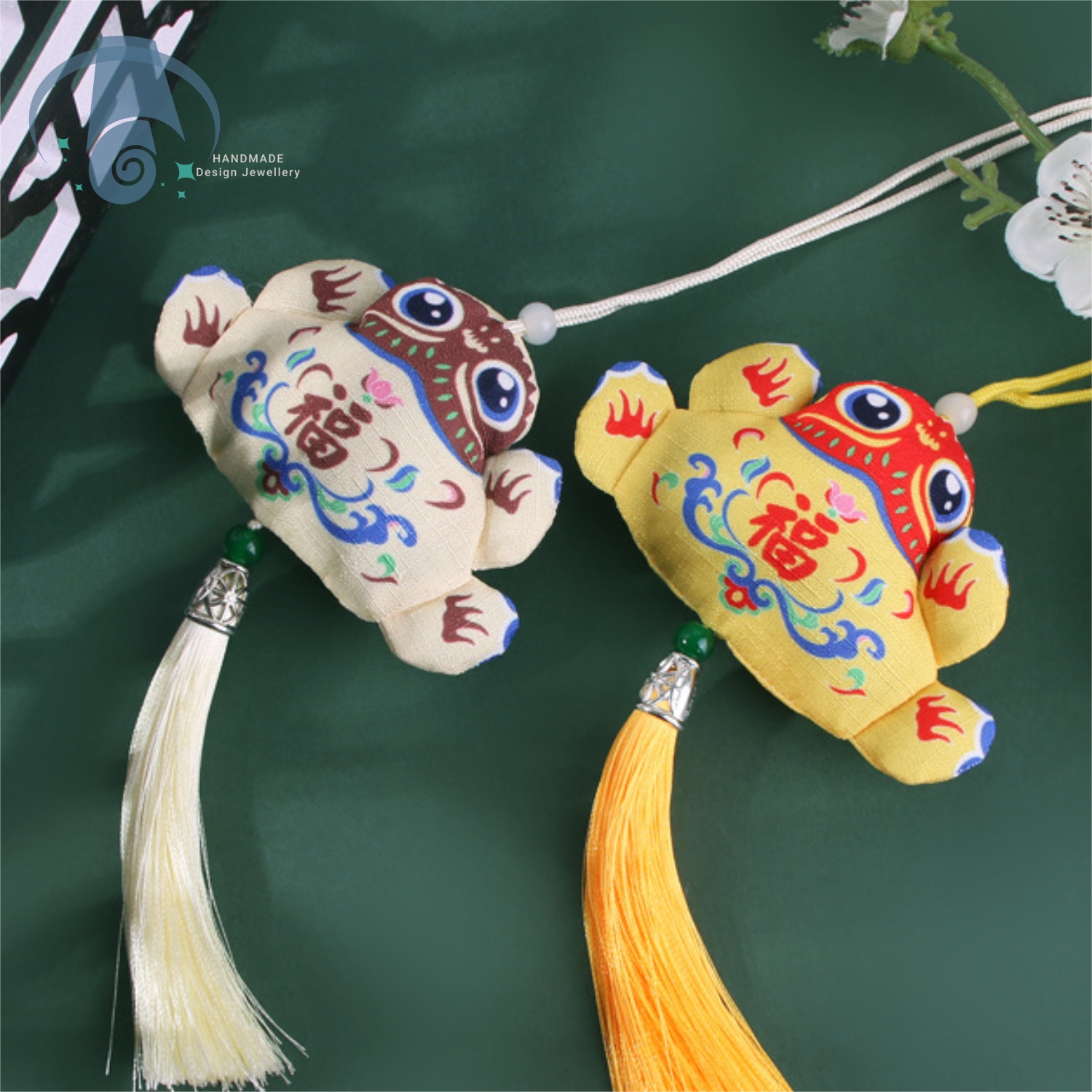 Sachet Pendant Golden Toad Des - Embroidery Alphabet Designs avaliação e preço