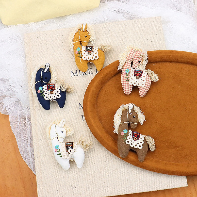 Cute Plaid Pony Brooch Handmad - Embroidery Horse avaliação e preço